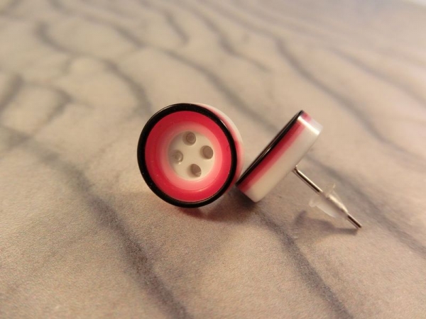 Knopf Ohrstecker Button schwarz rot pink Rand